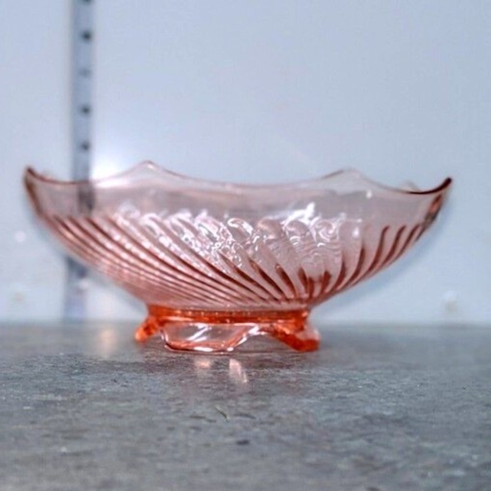 Vintage Imperial Pink Twisted Optic Footed‎ Glass Console Bowl 9.5"